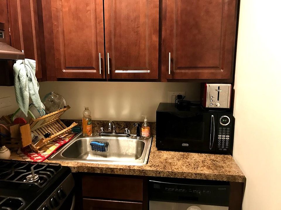 1st image of 3727 N Pine Grove Ave APT 401