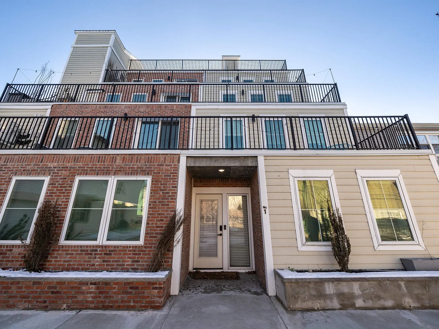 1 bed, 1.0 bath, 936 sqft, $3,350 — Photo 1