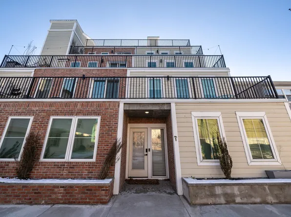 83 Waverly Street image 1 of 19