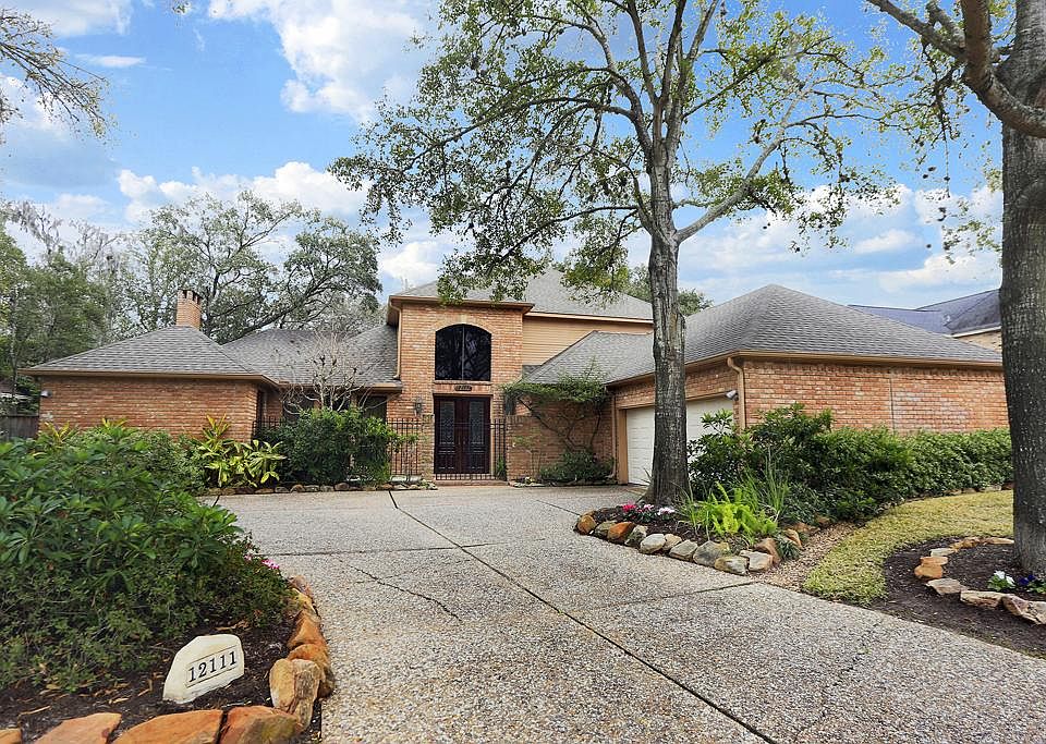 Front
The beautifully landscaped and wooded lot gives this home great curb appeal. Its charm only gets better when Spring blossoms!