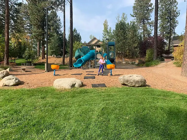 E Woodland Dr — Photo 6