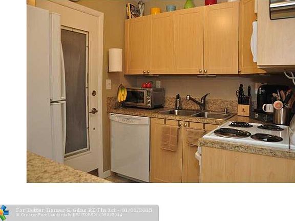 5th image of 3000 NE 16th Ave APT 109