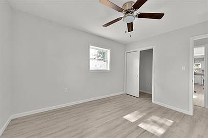 4th image of 323 Linda Ln