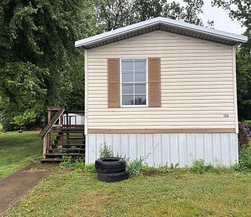 2nd image of 124 Hickory Ln