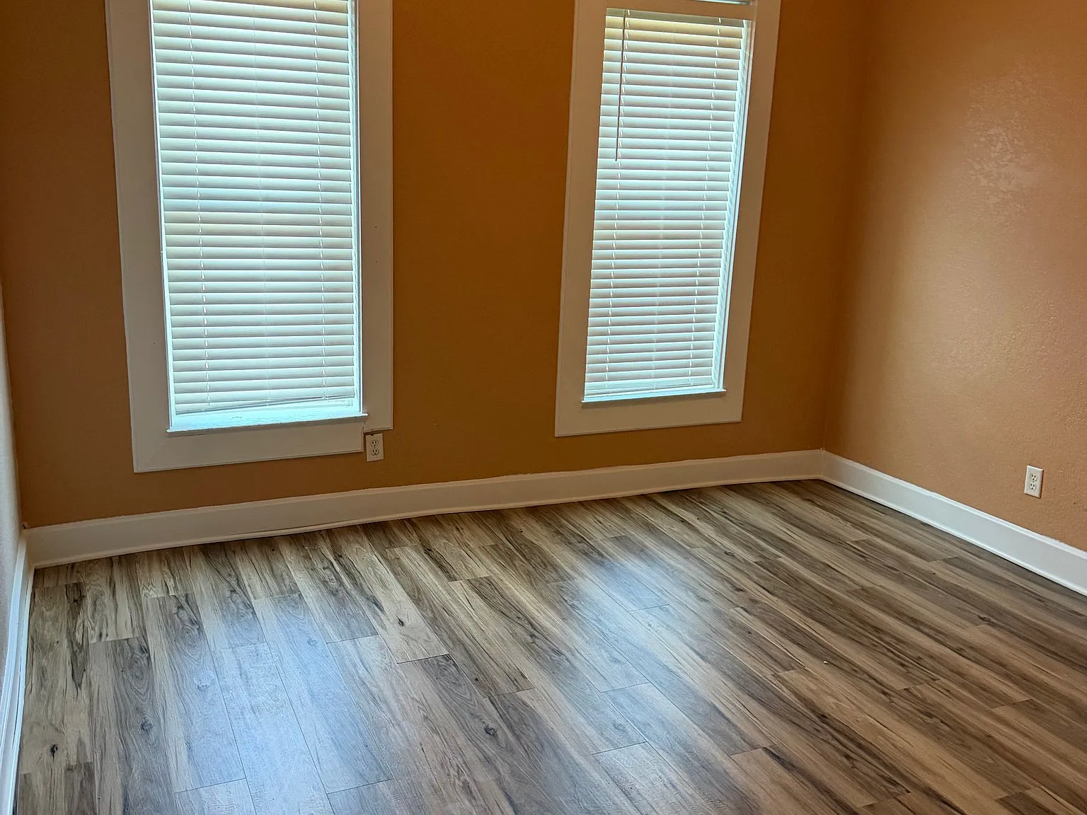 2 bed, 1.0 bath, 1200 sqft, $1,100 — Photo 3