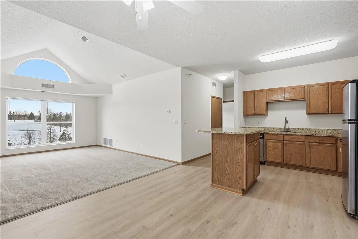 Crown Villa Apartments — Photo 2