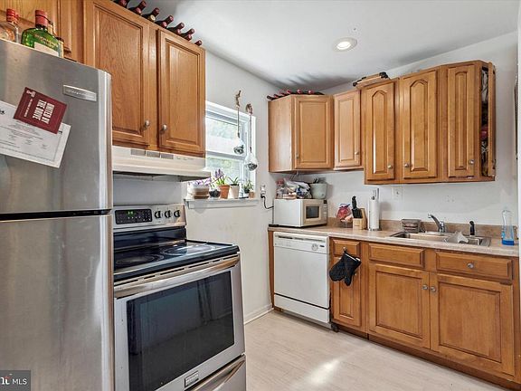 5th image of 2606 W Girard Ave #2