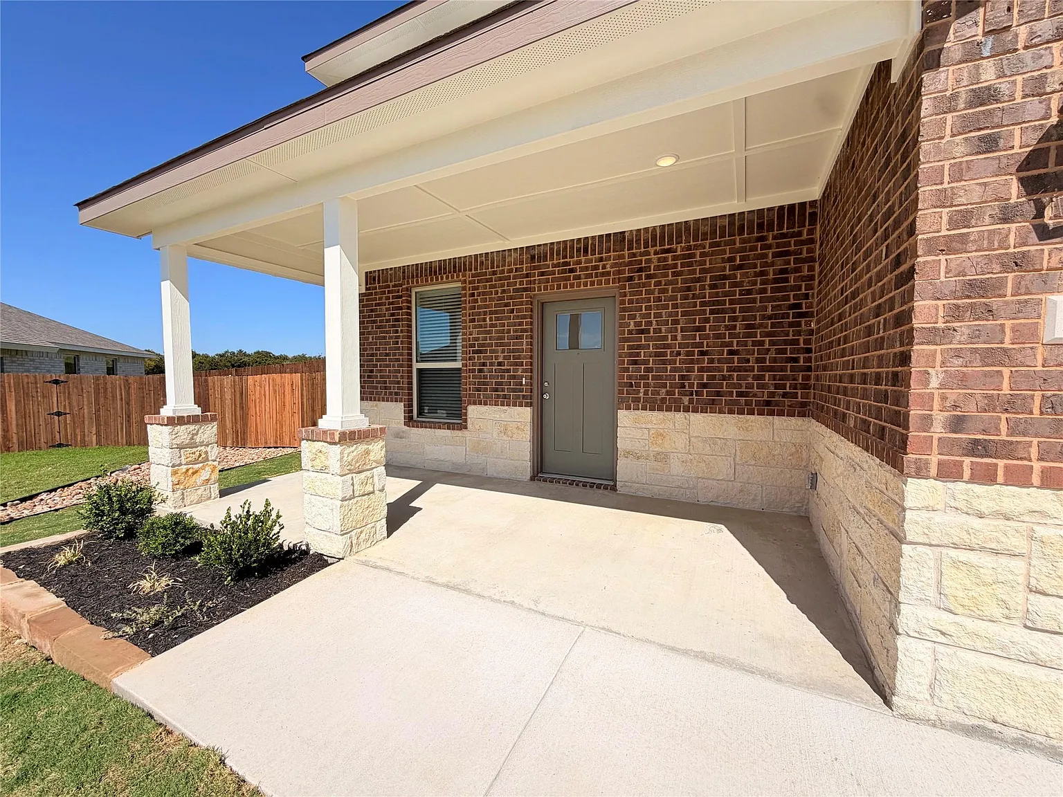 3 bed, 2.5 bath, $1,875 — Photo 2