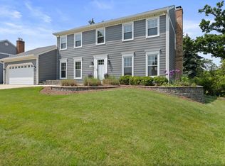 2215 Barger Ct, Wheaton, IL 60189