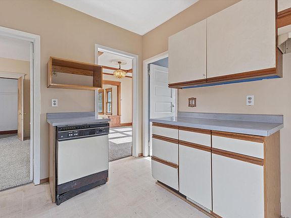 3rd image of 2401 Hansen AVENUE
