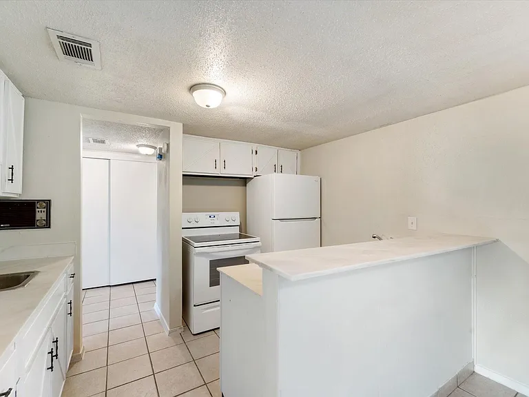 15919 Golf Club Dr #112 — Photo 7