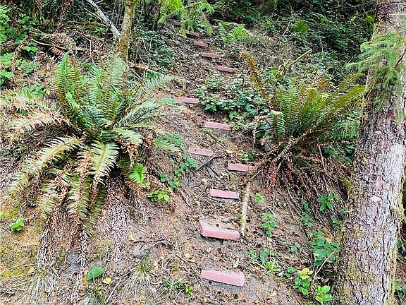 5th image of 860 Discovery Ave SE