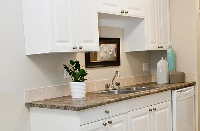 Callingwood on 170th Apartments Edmonton — Photo 2