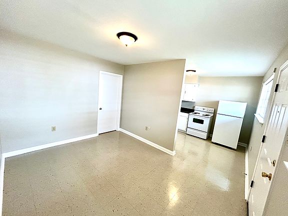 3rd image of 112 Nursery Ave APT B