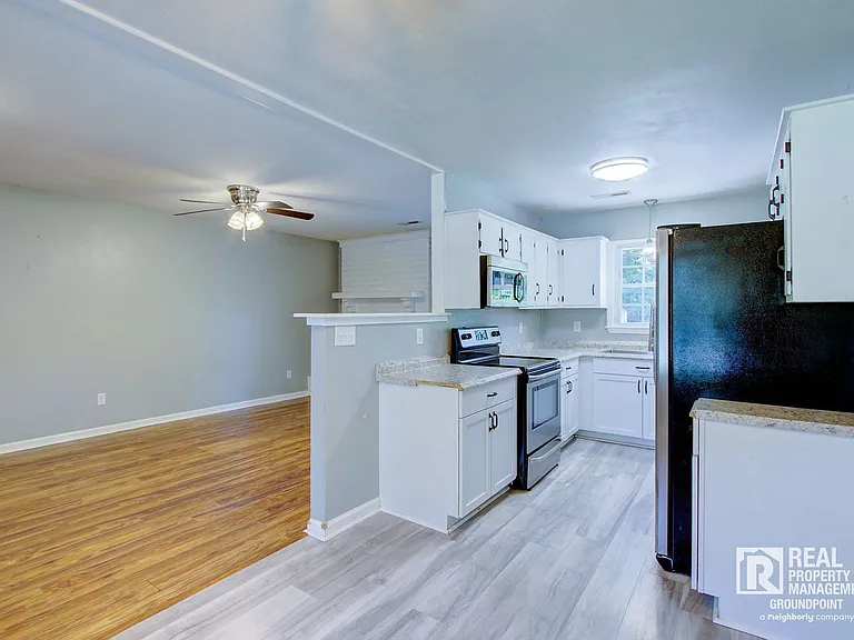 443 Robin Dr — Photo 8