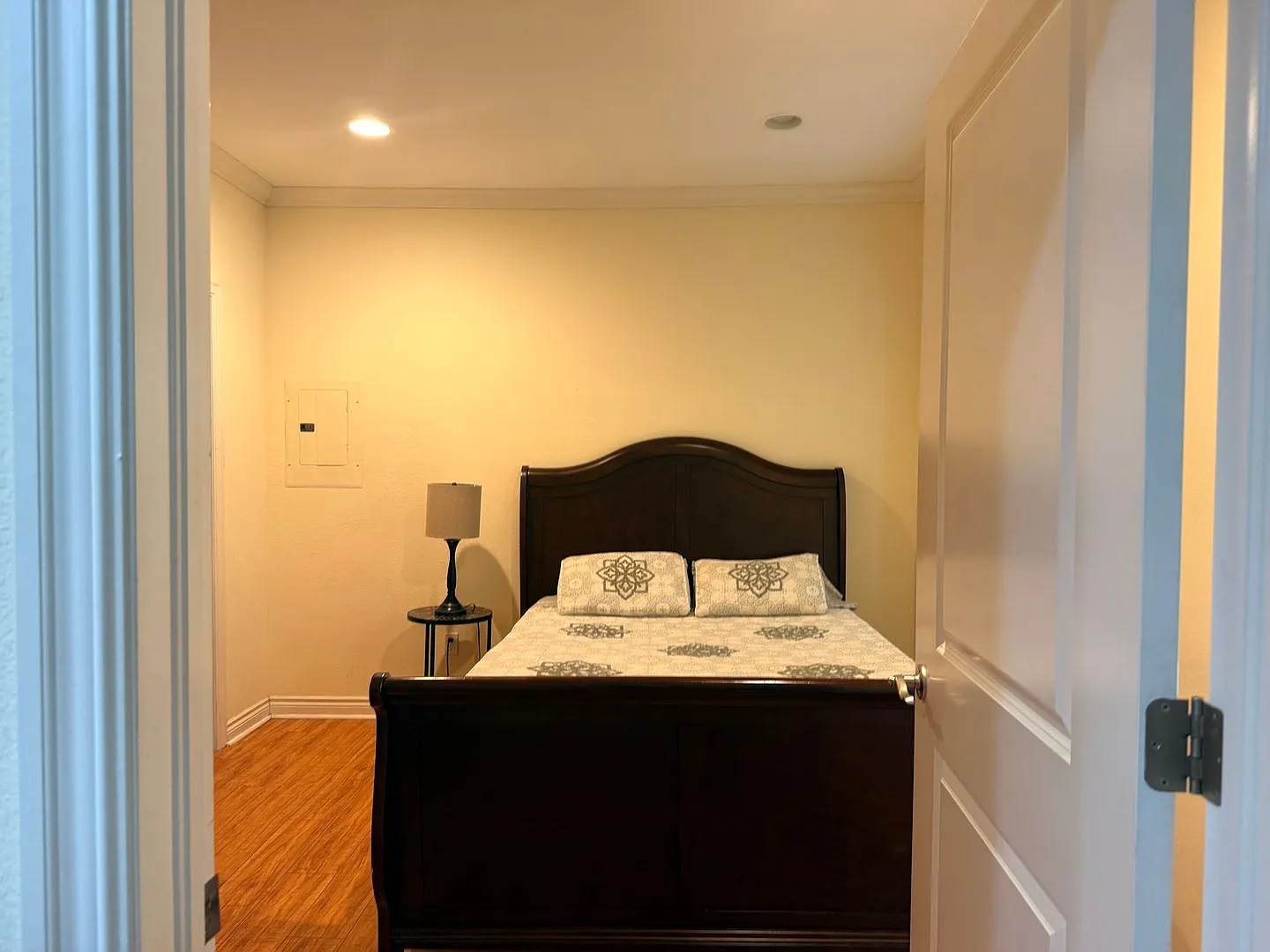 Historical 1 Bedroom Spacious Units! — Photo 4
