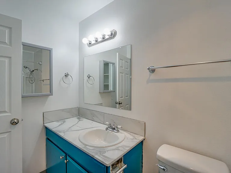 4875 SW Lombard Ave — Photo 33