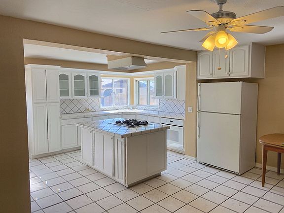 3rd image of 953 E Tempe Dr