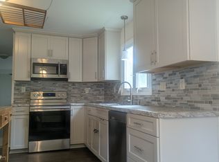202 8th Ave #B, Baraboo, WI 53913
