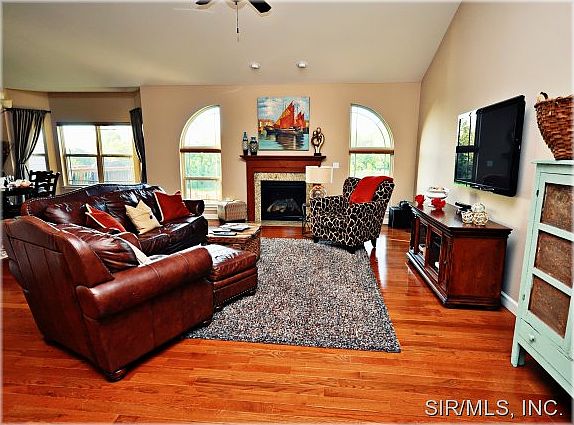 3rd image of 145 Stonebridge Crossing Dr