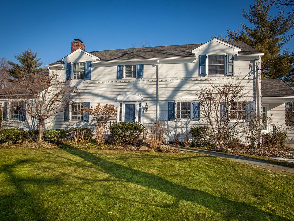 1st image of 19 Rectory Ln