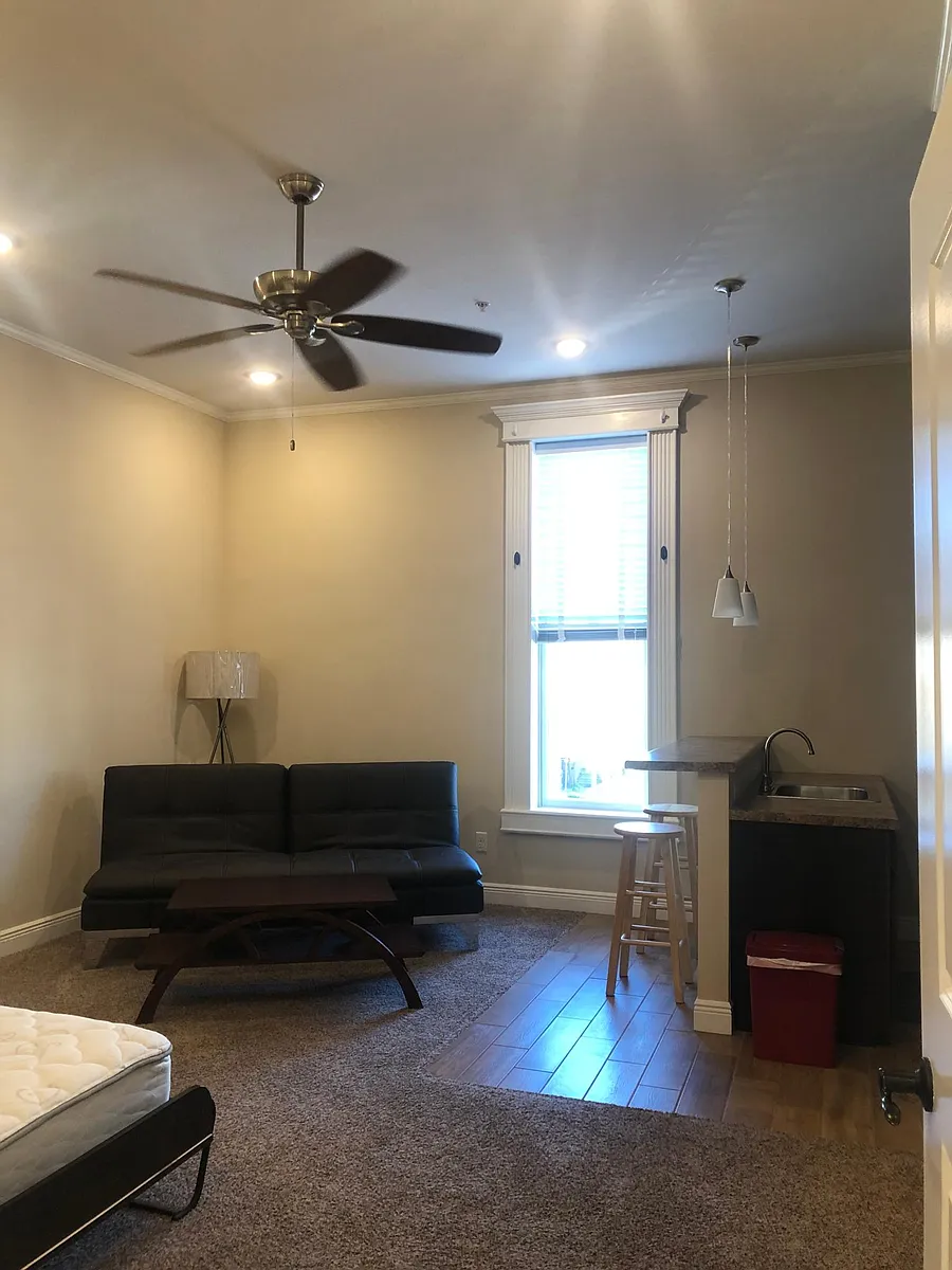 Building Photo - 114 E University St #3
