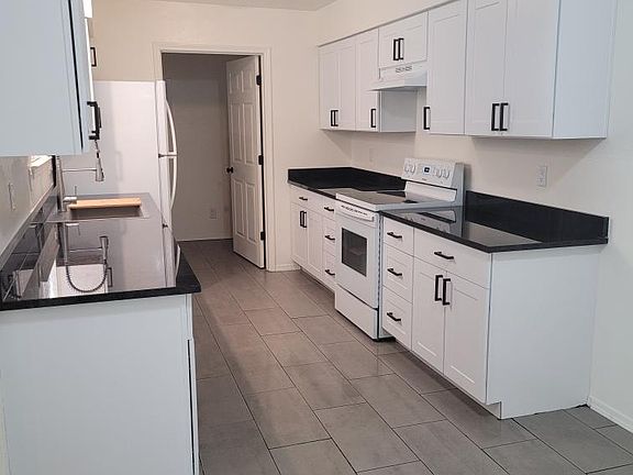 3rd image of 2109 Chelwood Park Blvd NE #A