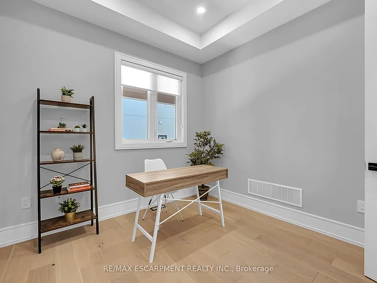 221 Morden Rd E — Photo 10