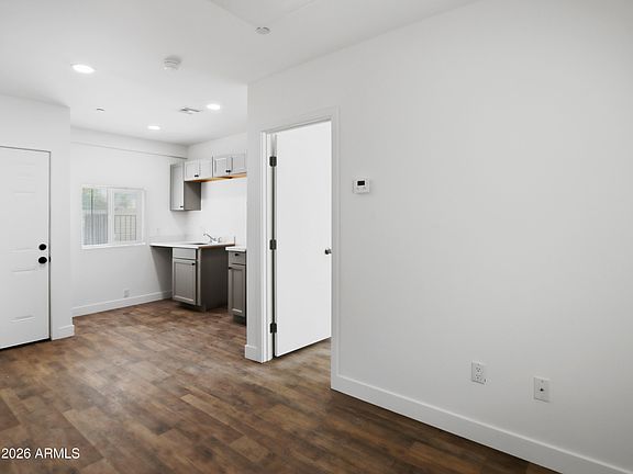 4th image of 338 N 1ST Street