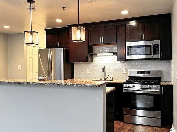 3rd image of 41 E Cherry St #33