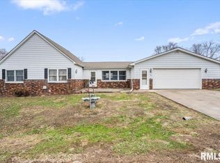 144 Moorshead St, Divernon, IL 62530