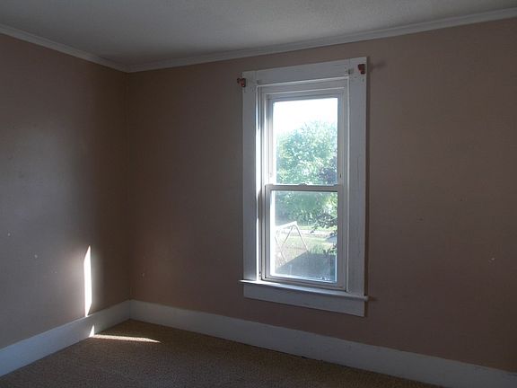 5th image of 875 Woodrow Ave