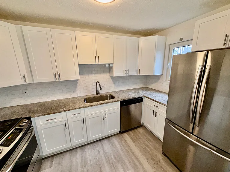 2082 Lenoa Ln — Photo 3