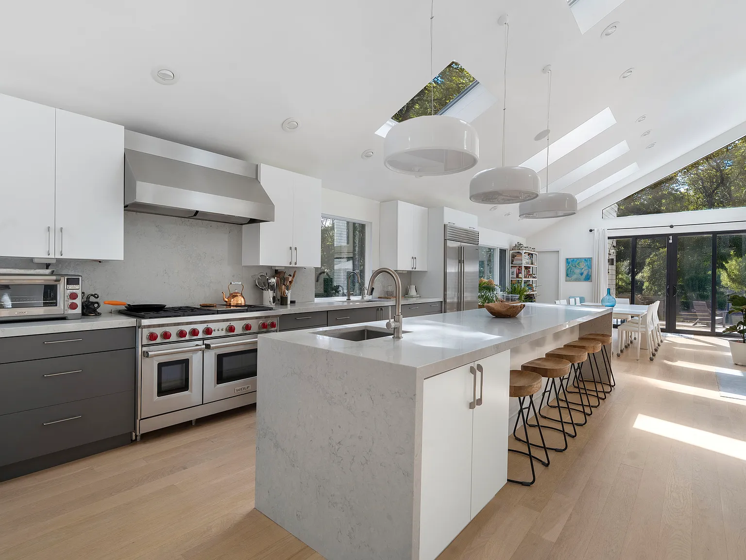 Stylish + Private Contemporary — Photo 2