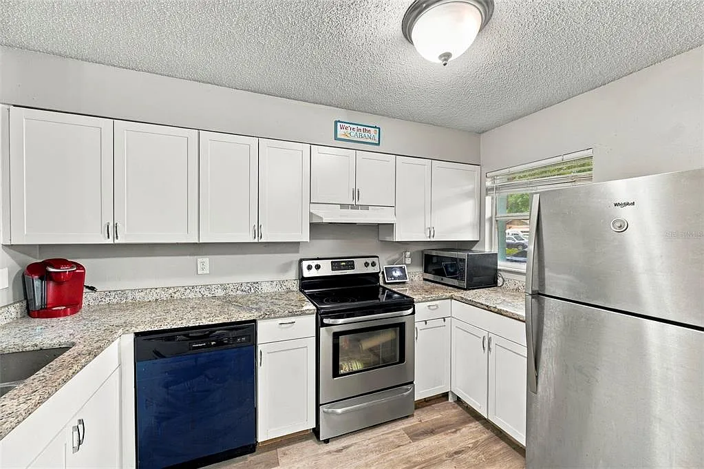 2 bed, 1.0 bath, 950 sqft, $1,725 — Photo 2