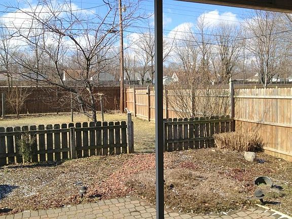 5th image of 313 Gramercy Dr