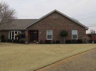 221 Westmeade Ct, Florence, AL 35630