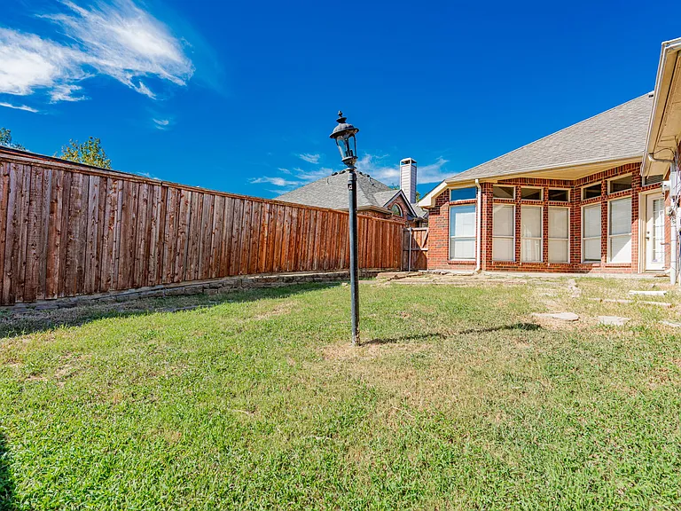 1875 Crestlake Dr — Photo 33