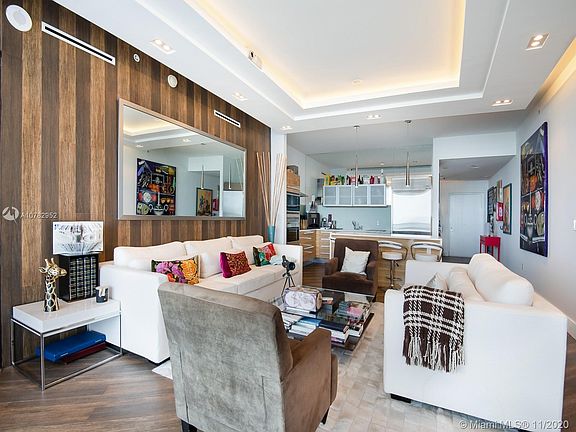 3rd image of 2020 N Bayshore Dr APT 2506
