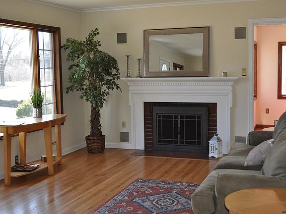 4th image of 1681 Saratoga Rd