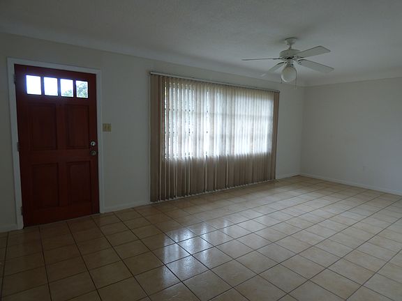 b. Living room 12'x21'