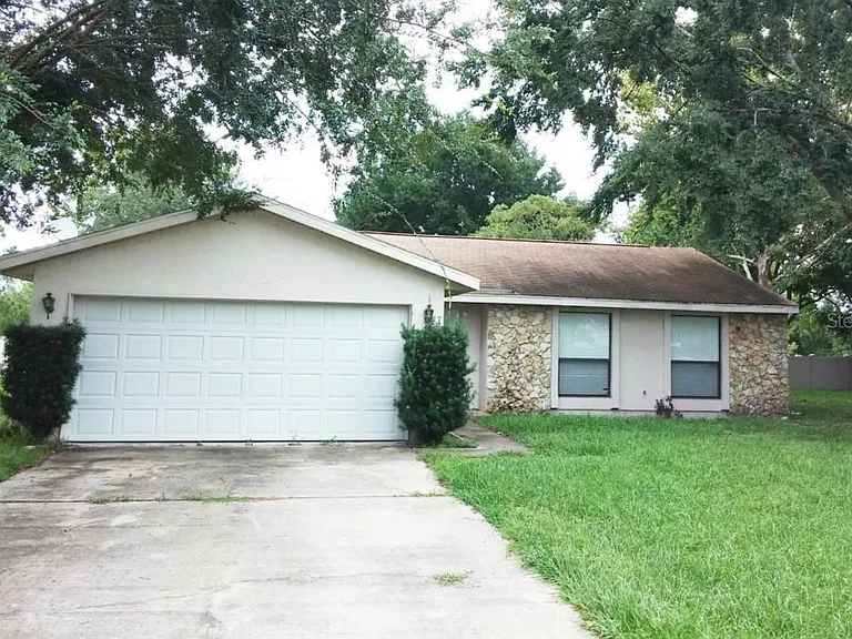 7718 Pineapple Dr — Photo 1