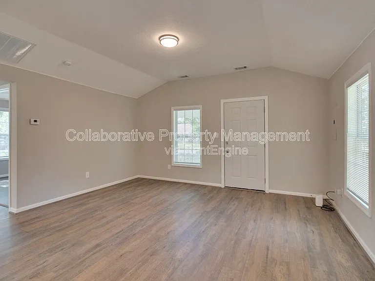 1910 Vassar St — Photo 8