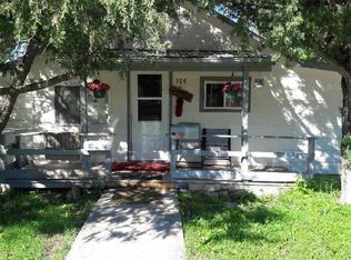 508 S 4th St, Hot Springs, SD 57747