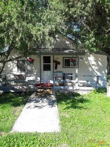 508 S 4th St, Hot Springs, SD, 57747