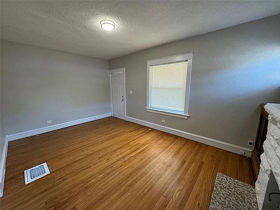 3rd image of 5412/5414 Saint John Ave
