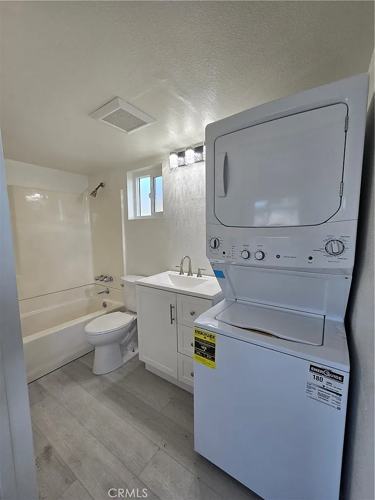 Studio, 400 sqft, $1,950 — Photo 1
