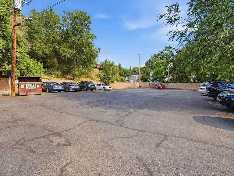 Towne Apartments — Photo 10