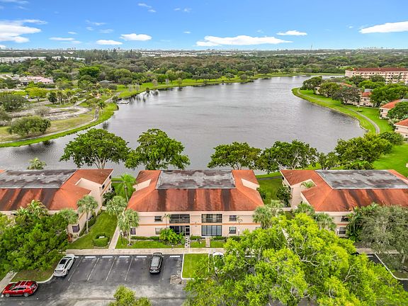 4th image of 2846 Carambola Cir S