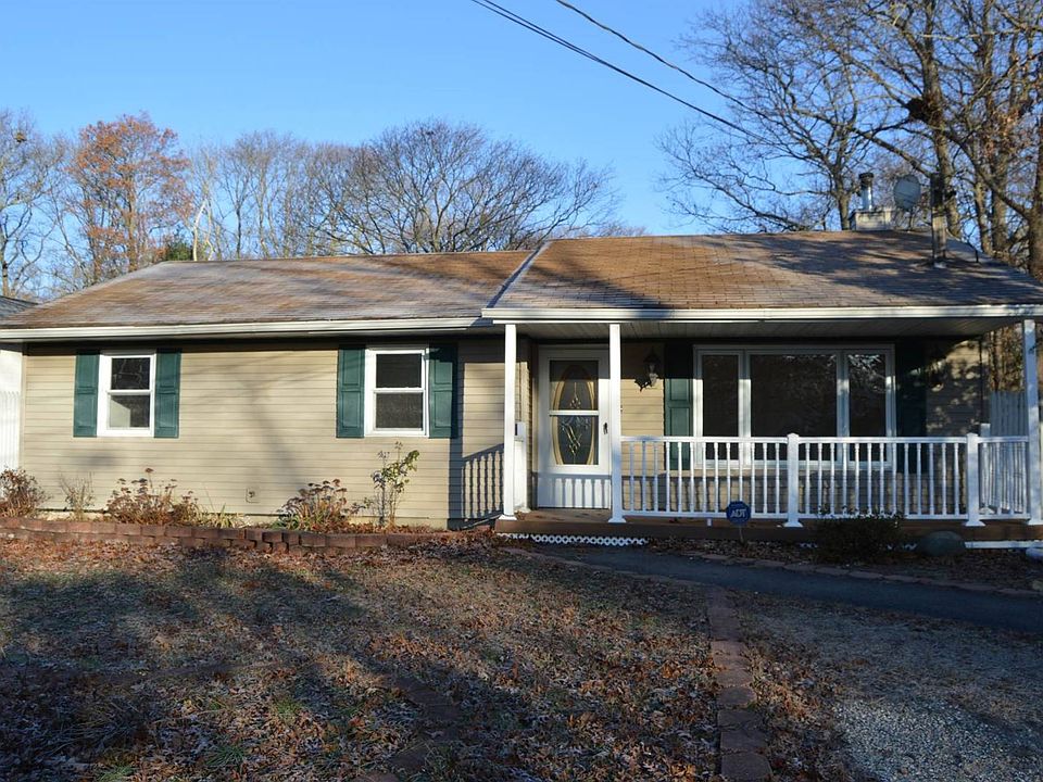 1st image of 133 Shinnecock Ave